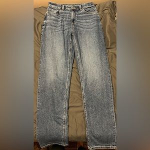 American Eagle Stretch Mom Jean; Size 2 Long; barely worn; great condition
